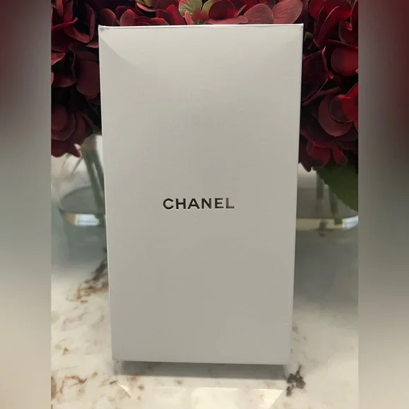 NIB CHANEL Coco Crush White Cellphone Case/Crossbody Bag - Picture 7 of 8